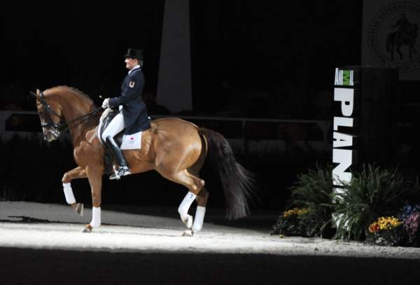 WIHS-10-23-09-DER_7360-AshleyHolzer-PopArt-Dressage-DDeRosaPhoto.jpg