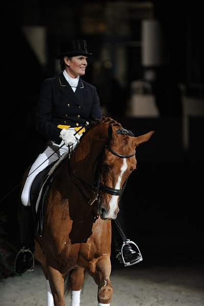 WIHS-10-23-09-DER_7432-AshleyHolzer-PopArt-Dressage-DDeRosaPhoto.jpg