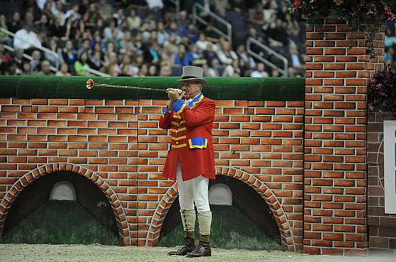 WIHS-10-23-09-DER_7601-Ringmaster-JohnFranzreb-DDeRosaPhoto.jpg