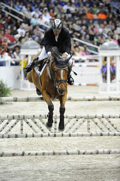 WIHS-10-24-10-PresCup-DSC_0931-MoetWalk-DavidBeisel-DDeRosaPhoto.jpg