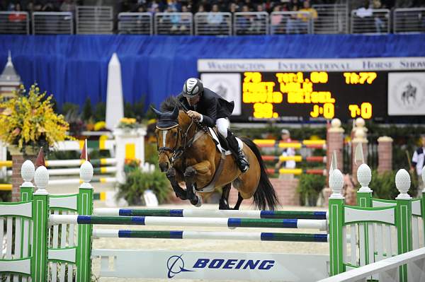 WIHS-10-24-10-PresCup-DSC_0935-MoetWalk-DavidBeisel-DDeRosaPhoto.jpg