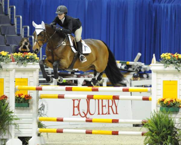 WIHS-10-23-09-DER_6230-JrJpr-Naomi-AlexandraThornton-Sponsors-Equiery-DDeRosaPhoto.jpg
