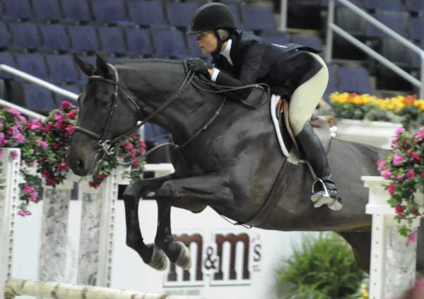 WIHS-10-23-09-DSC_8376-Catwoman-LauraPfeiffer-Sponsors-M-M-DDeRosaPhoto.jpg