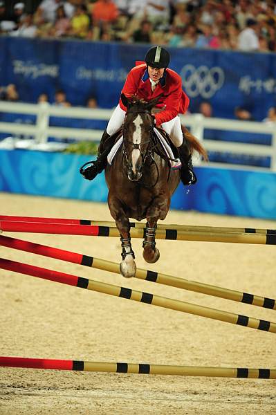 HKSJ-8-17-08-0844-McLainWard-Sapphire-DeRosaPhoto.jpg