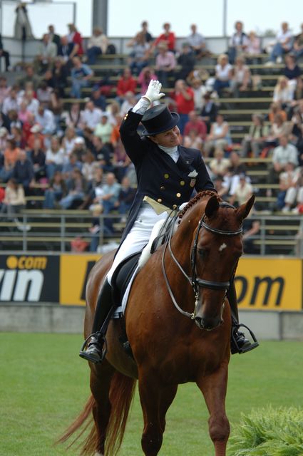 1055-WEG-8-23-06-_DeRosaPhoto.JPG