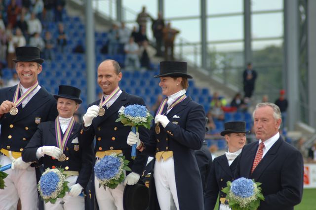 065-WEG-TeamDressageAwards-8-23-06-_DeRosaPhoto.jpg