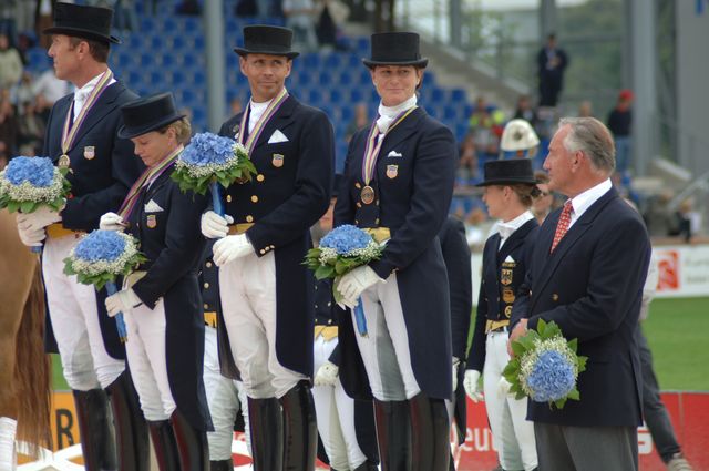 070-WEG-TeamDressageAwards-8-23-06-_DeRosaPhoto.jpg