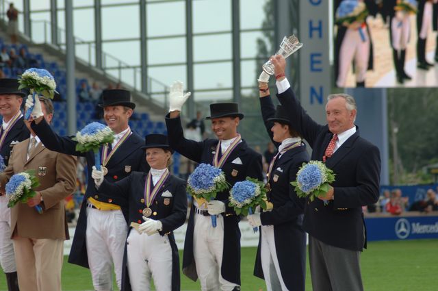 170-WEG-TeamDressageAwards-8-23-06-_DeRosaPhoto.jpg