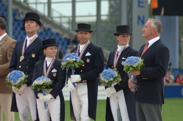 190-WEG-TeamDressageAwards-8-23-06-_DeRosaPhoto.jpg