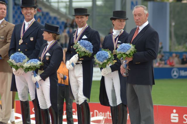 204-WEG-TeamDressageAwards-8-23-06-_DeRosaPhoto.jpg