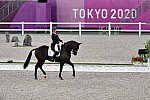 OLY-2020-DRESSAGE-GP FREESTYLE-7-28-21-7999-135-CARL HESTER-EN VOGUE-GBR-DDEROSAPHOTO