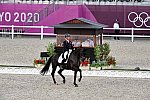 OLY-2020-DRESSAGE-GP FREESTYLE-7-28-21-8006-135-CARL HESTER-EN VOGUE-GBR-DDEROSAPHOTO