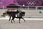 OLY-2020-DRESSAGE-GP FREESTYLE-7-28-21-8026-135-CARL HESTER-EN VOGUE-GBR-DDEROSAPHOTO