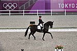 OLY-2020-DRESSAGE-GP FREESTYLE-7-28-21-8031-135-CARL HESTER-EN VOGUE-GBR-DDEROSAPHOTO